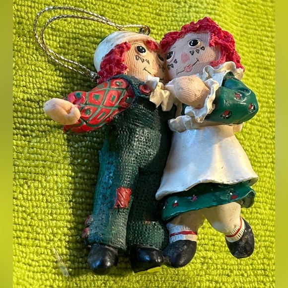 24 Hallmark small figurines for Valentine’s Day, Halloween and others. - Picture 8 of 11